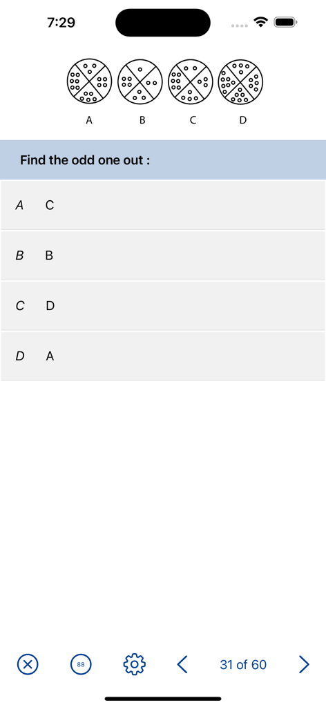 Uno screenshot di un'app mobile che mostra una domanda di ragionamento logico che chiede di trovare quello dispari tra quattro schemi circolari.