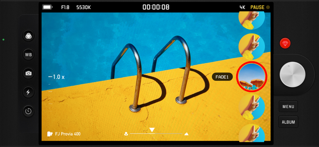 RECO - 4K VIDEO & FILM FILTER - Interface da câmera do aplicativo RECO mostrando uma gravação de vídeo 4K de uma piscina com um filtro de filme Fuji e um efeito de transição de fade em tempo real.