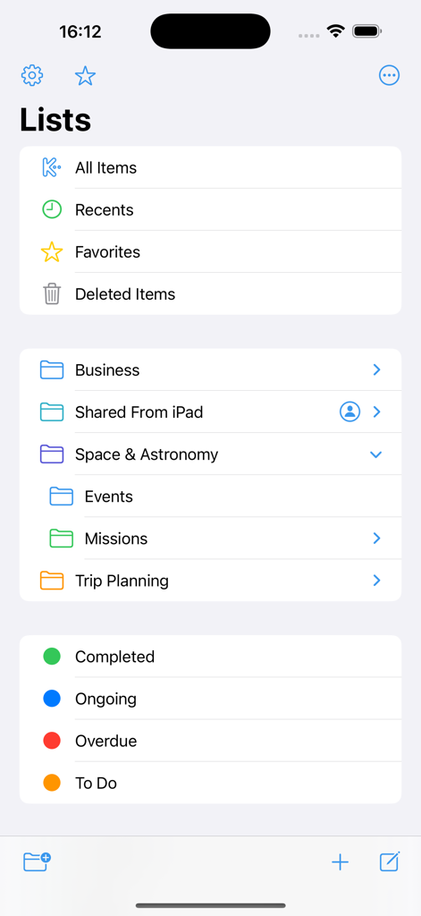 Keep It Mobile - Interfaz de la aplicación Keep It Mobile mostrando varias listas, carpetas jerárquicas y etiquetas de estado codificadas por colores para la gestión de documentos.
