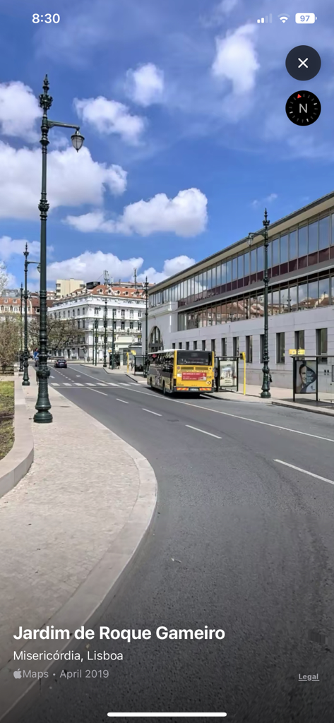 Geofency - Time Tracking - Geofency app showing a street view of Jardim de Roque Gameiro in Lisbon for location based time tracking
