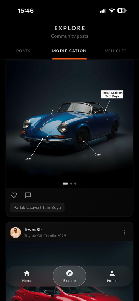Car Modification AI - Carpeak - La pantalla de exploración de la aplicación Carpeak mostrando una publicación comunitaria de un Porsche azul modificado con etiquetas de afinación IA