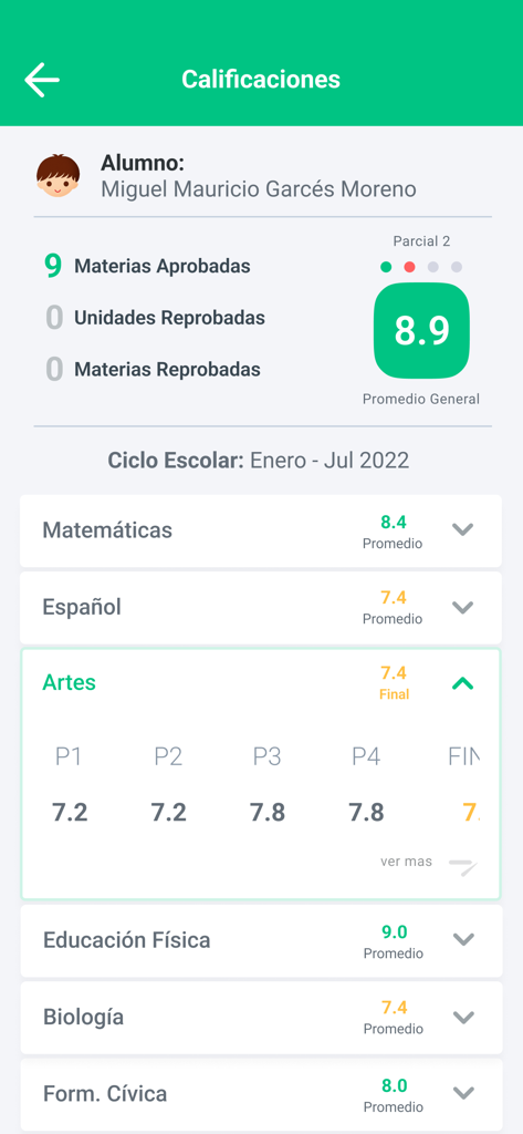 Pantalla móvil de la aplicación Cura que muestra las calificaciones de los estudiantes y las puntuaciones promedio en español.