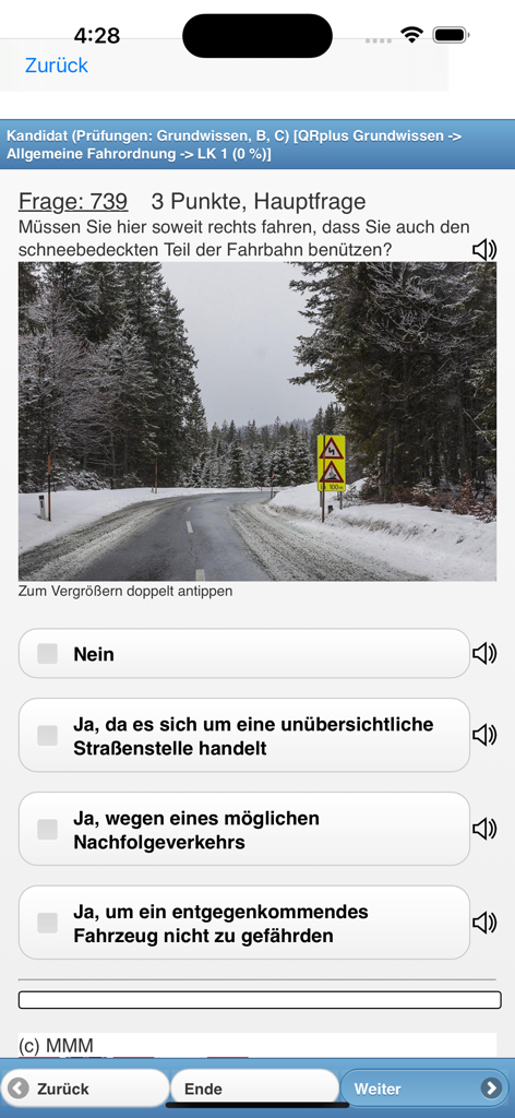 MMMApp - Eine Frage zur theoretischen Führerscheinprüfung in der MMMApp, die eine verschneite Straße und Multiple-Choice-Antworten zeigt.