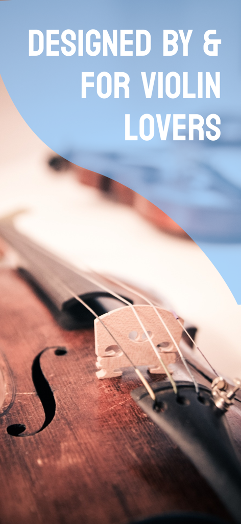 Gros plan sur le chevalet d'un violon avec le texte Conçu par et pour les amoureux du violon.