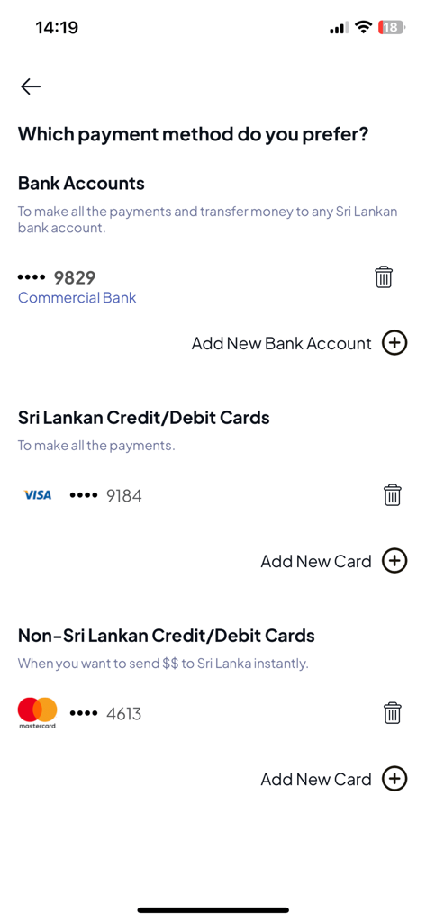 PayMaster - The Super App - Pantalla de la aplicación PayMaster mostrando opciones para gestionar cuentas bancarias, tarjetas locales de Sri Lanka y tarjetas de crédito o débito internacionales.