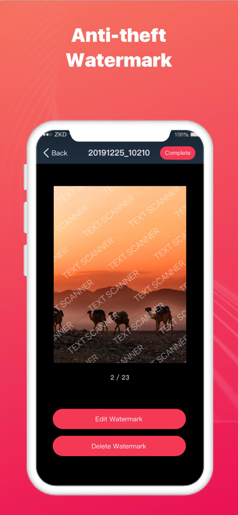 Text Scanner - Image to Text - Mobile App-Oberfläche von Text Scanner, die die Anti-Diebstahl-Wasserzeichenfunktion zeigt, die auf ein Foto von Kamelen in der Wüste angewendet wird