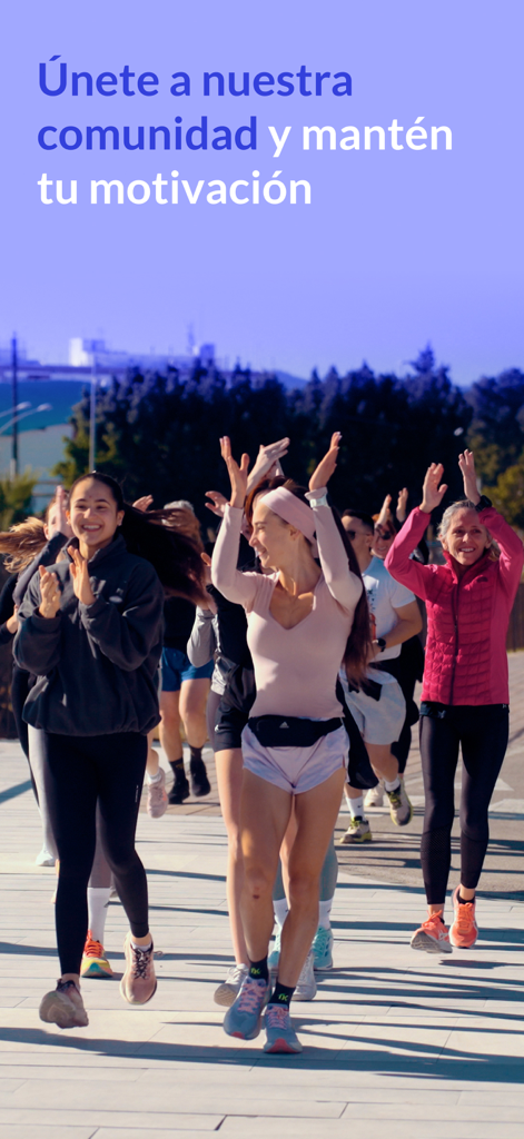 Saiyan Workout - Entrenamiento - A diverse group of women jogging and clapping together outdoors to represent the fitness community