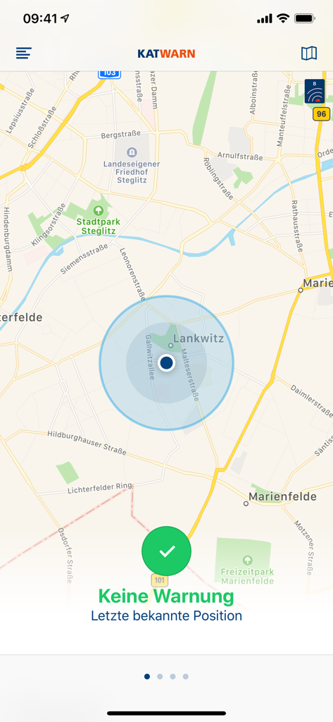 Interface do aplicativo KATWARN mostrando um mapa com a localização atual do usuário e um sinal de verificação verde indicando que não há alertas ativos