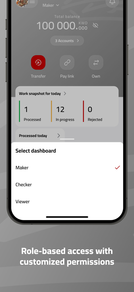Gulf Bank Corporate Mobile App - Aplicación móvil corporativa de Gulf Bank que muestra la selección de acceso basado en roles con opciones de Creador, Verificador y Observador.