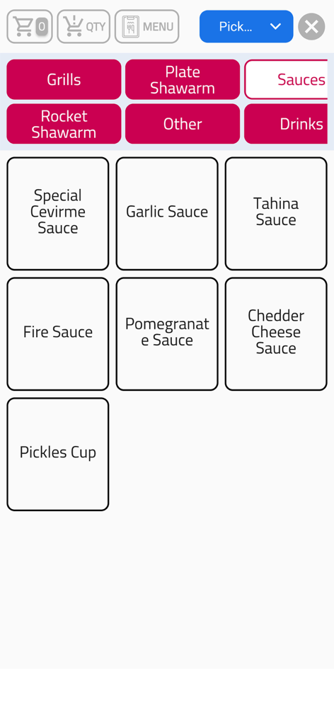 INVOPOSモバイルアプリの画面に、ガーリックソースやタヒナソースなどのさまざまなソースオプションが表示されたレストランメニューインターフェースが表示されている