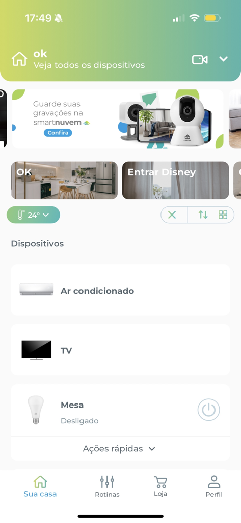 Panel móvil de la aplicación Positivo Casa Inteligente que muestra controles del hogar inteligente para aire acondicionado, TV e iluminación.
