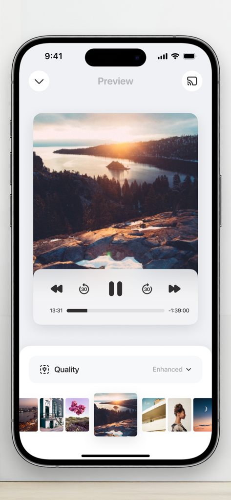 Screen mirroring app interface showing a photo preview with media playback and quality controls