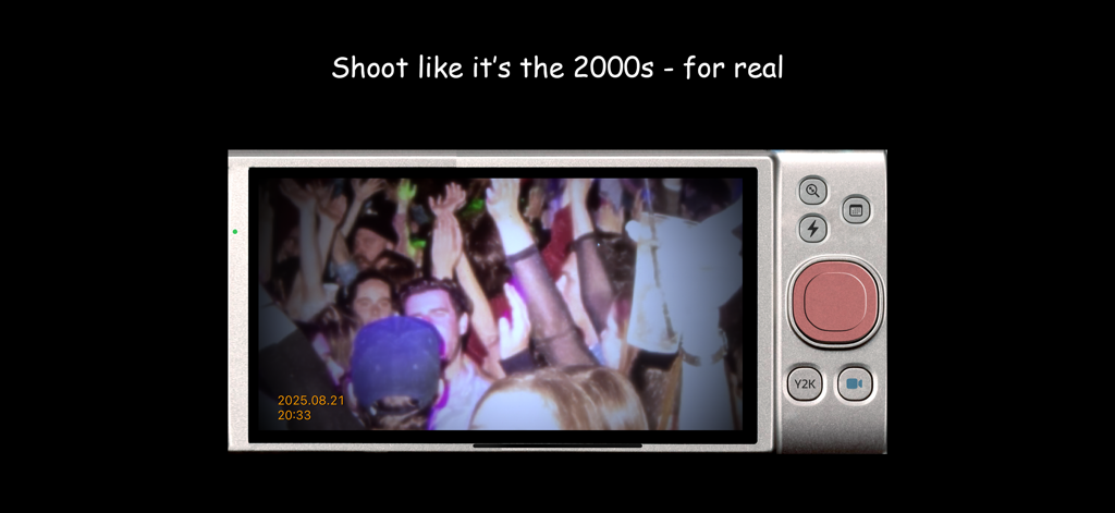 Interface do aplicativo y2kam mostrando a tela de uma câmera digital com uma foto granulada de show e carimbo de data laranja