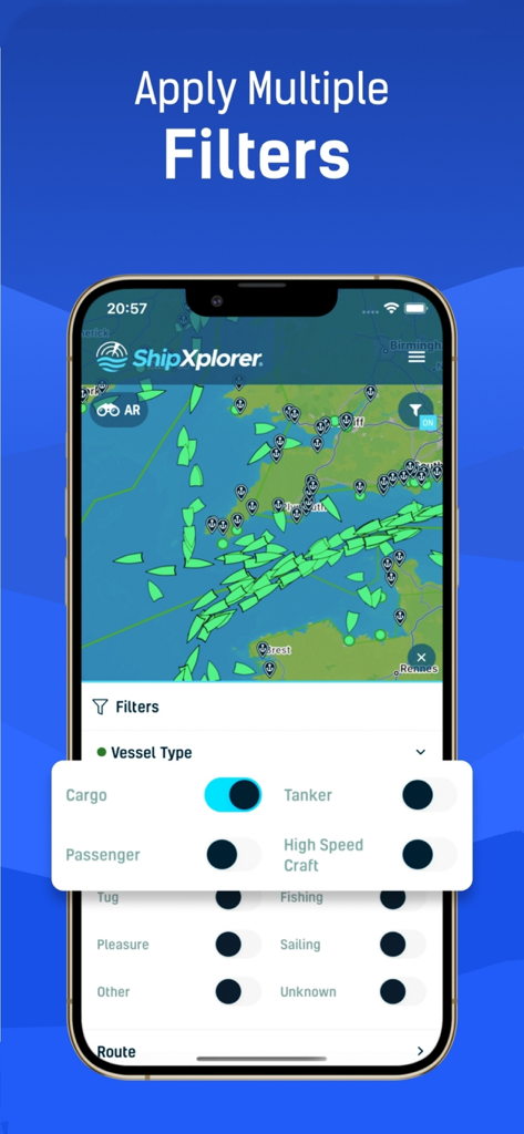 실시간 해상 지도 위에 선박 유형 필터링 옵션을 표시하는 ShipXplorer 앱 인터페이스