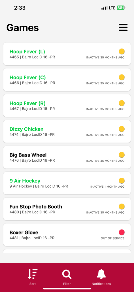 Mobile app screen showing a list of arcade games with their current operational status and inactivity logs