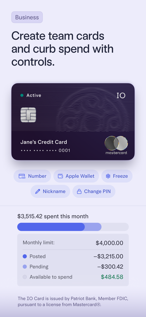 Mercury | Bank Differently - Pantalla de la aplicación Mercury que muestra la gestión de tarjetas de crédito empresariales y los controles de gastos mensuales