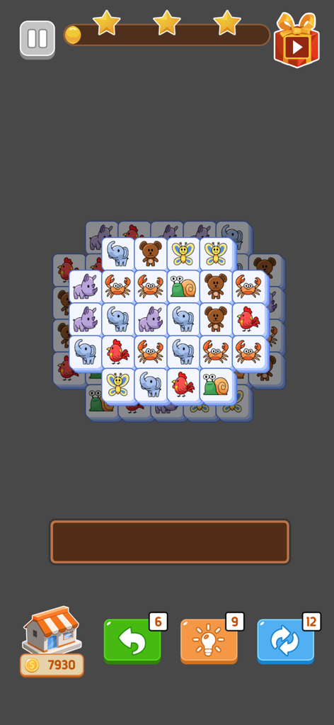 Pantalla de juego de Triple Match Tile Puzzle 3D con adorables iconos de animales en fichas apiladas