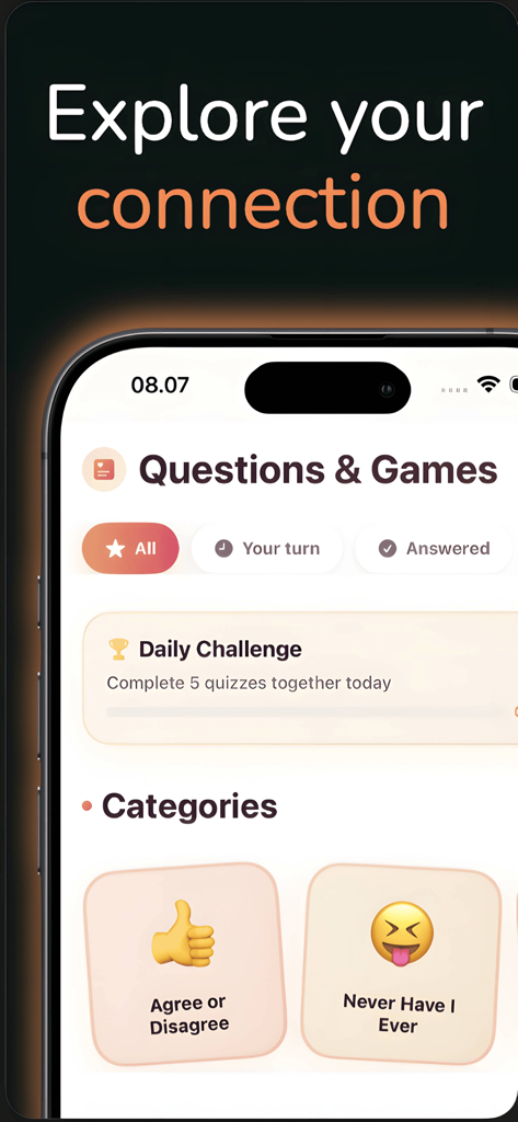 하트페어 앱 화면은 커플이 관계를 탐색할 수 있는 대화형 게임과 질문을 보여줍니다.