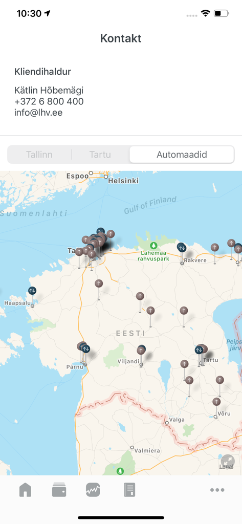 Tela do aplicativo LHV de celular mostrando locais de caixas eletrônicos bancários em um mapa da Estônia