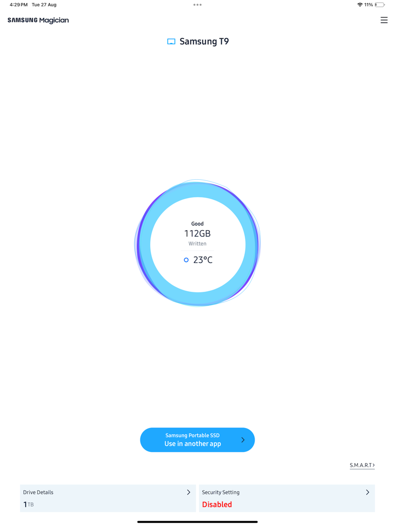 Panel de Samsung Magician en iPad mostrando el estado de salud y la temperatura para un SSD portátil Samsung T9.