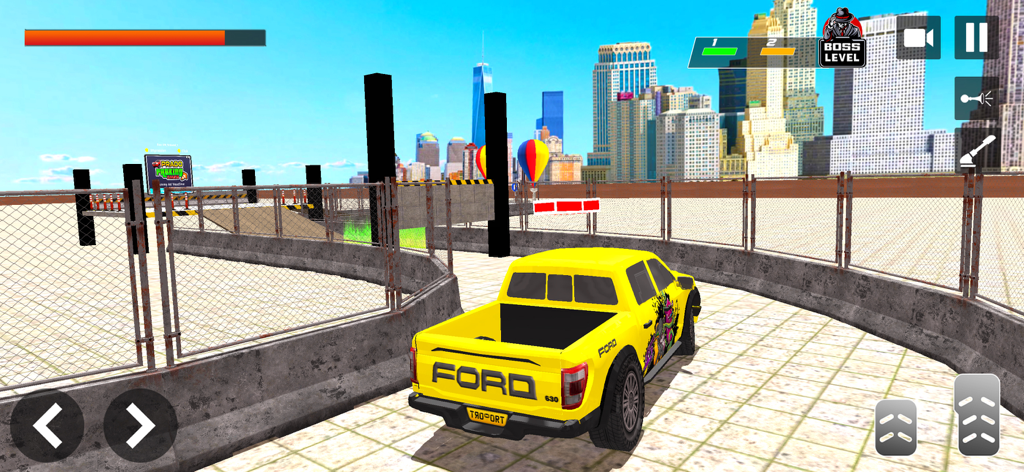 Prado Car Parking: Car Driving - Una camioneta amarilla conduciendo a través de un circuito de obstáculos con vallas en un juego de simulación de estacionamiento urbano.