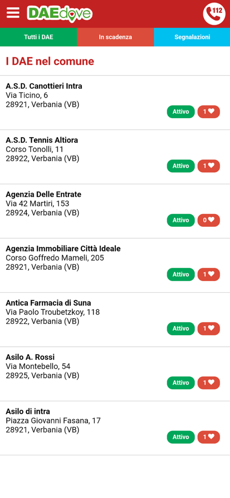Interfaccia dell'app DAEdove che mostra un elenco di posizioni di defibrillatori automatici esterni con informazioni sullo stato e sull'indirizzo