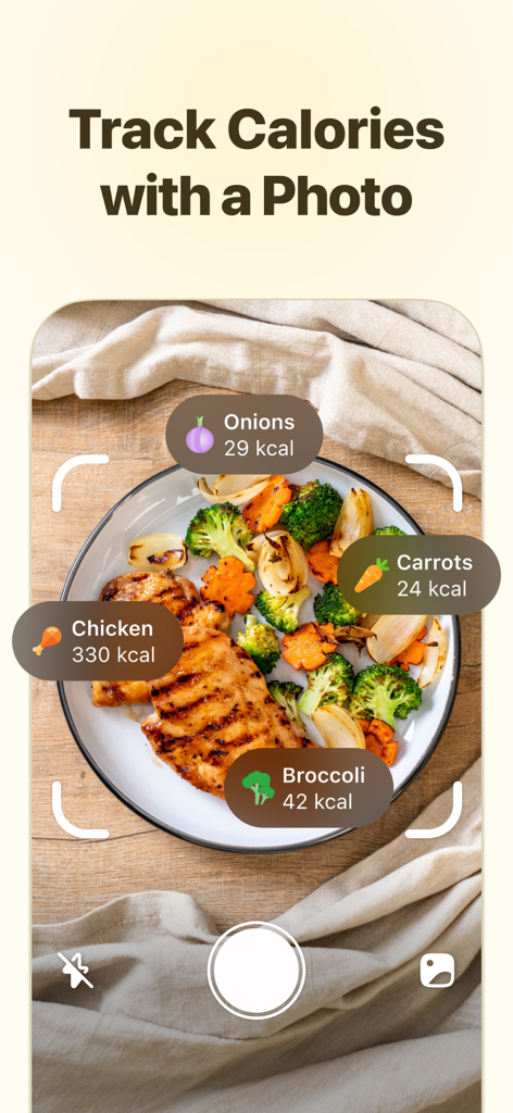 Fitia: Calorie Counter & Diet - Fitia app interface demonstrating calorie counting by taking a photo of a healthy meal with chicken and vegetables