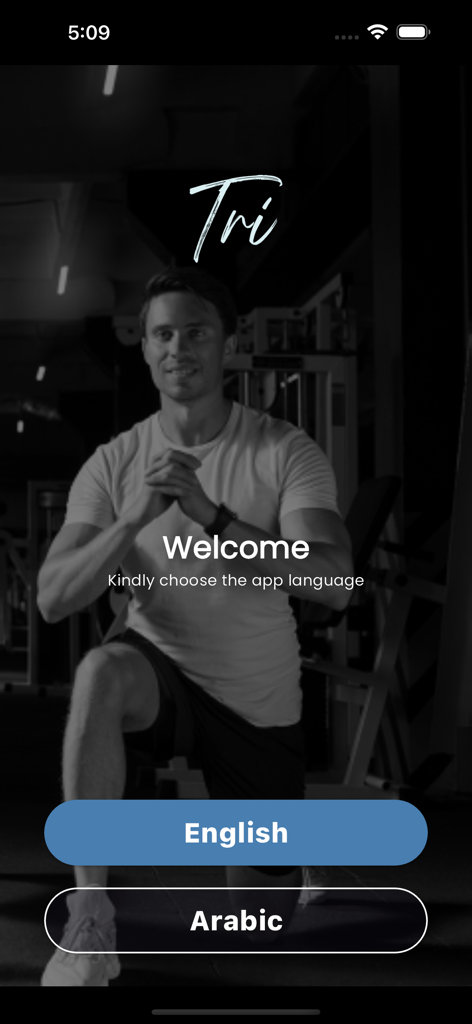 Tri Fits - Pantalla de bienvenida de la aplicación Tri Fits con opciones de selección de idioma inglés y árabe