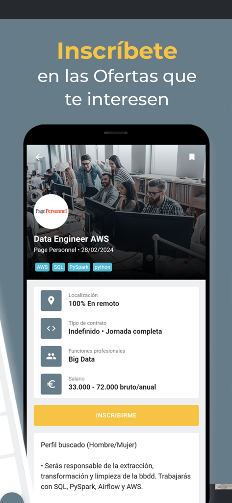 Mobile screen showing details for a Data Engineer AWS job offer including salary and remote work options