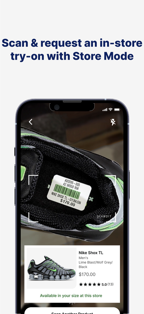 Champs Sports: Shoes & Apparel - Schermata dello smartphone che mostra l'app Champs Sports che scansiona il codice a barre di una scarpa per richiedere una prova in negozio.