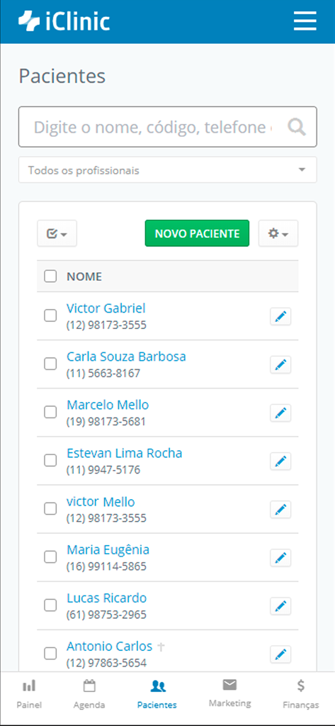 iClinic - Software Médico - Schermata dell'elenco pazienti dell'app mobile del software medico iClinic con una barra di ricerca, un pulsante per aggiungere un nuovo paziente e un elenco di nomi e numeri di telefono dei pazienti