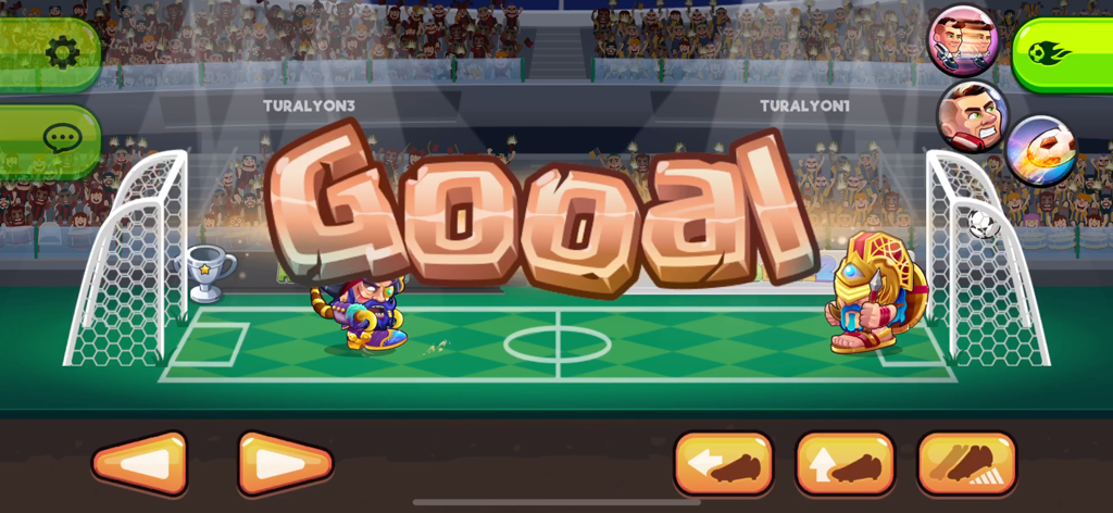 Head Ball 2 - Soccer Game - Head Ball 2のゲームプレイ画面、様式化されたキャラクターがいるサッカーフィールドでのゴールシーン