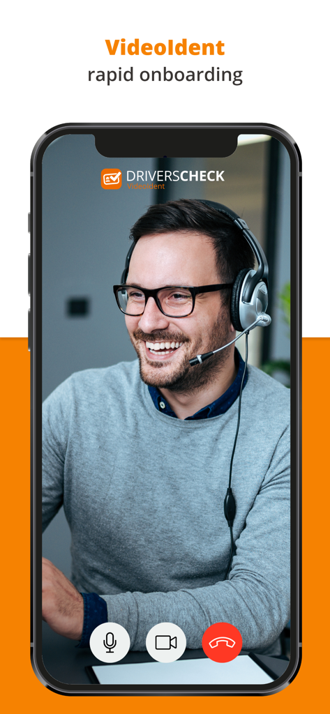 DriversCheck - A man using a headset on a video call for DriversCheck VideoIdent rapid onboarding