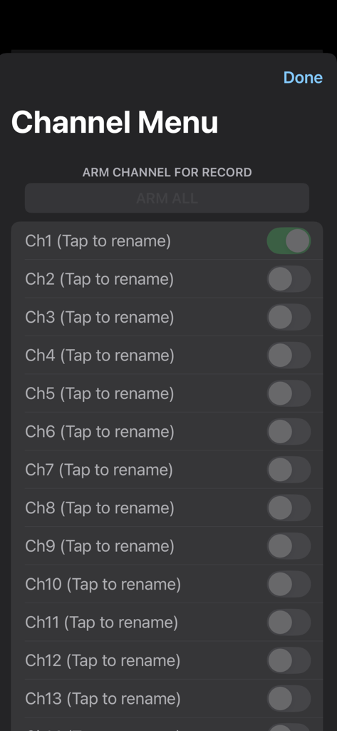 A1 Multitrack Record - Menu des pistes dans A1 Multitrack Record montrant les commutateurs d'armement d'enregistrement et les options de renommage pour plusieurs pistes audio
