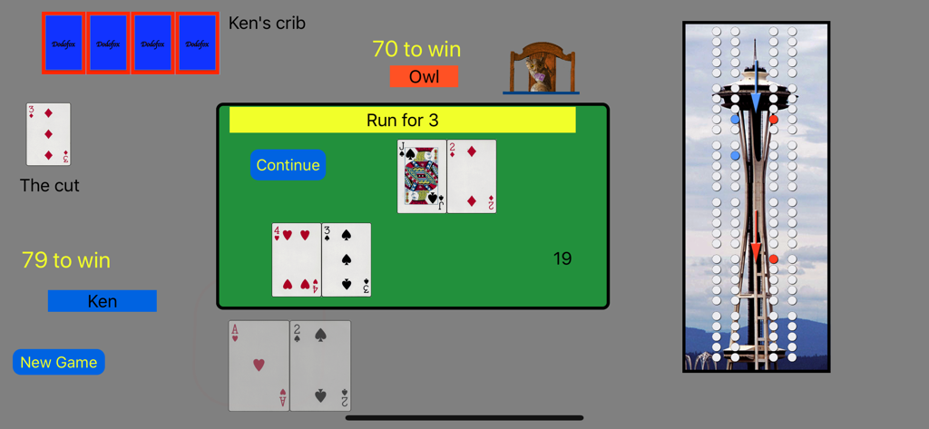 Una sesión de juego de Master Cribbage con un tablero de puntuación personalizado de la Space Needle de Seattle y una corrida de tres puntos