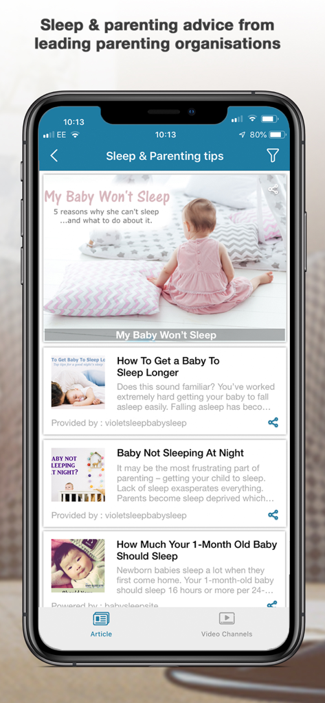 Pantalla de smartphone mostrando varios artículos de consejos para padres y sobre el sueño dentro de la aplicación Hubble Connected
