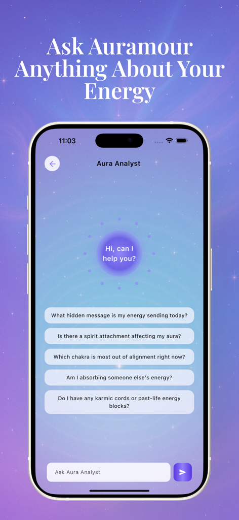 Interfaz de chat de IA de la aplicación Auramour que muestra preguntas sugeridas sobre energía y chakras