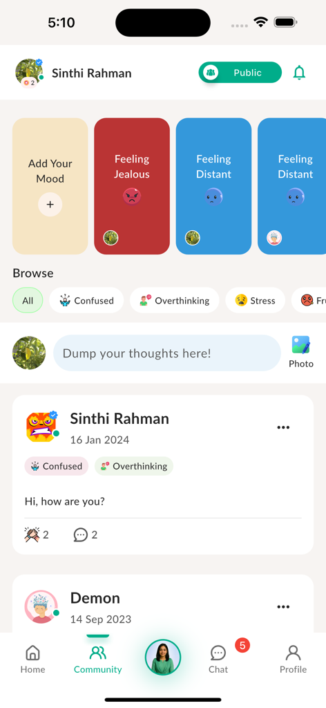 Relaxy app community feed screen featuring mood tracking and user discussions.