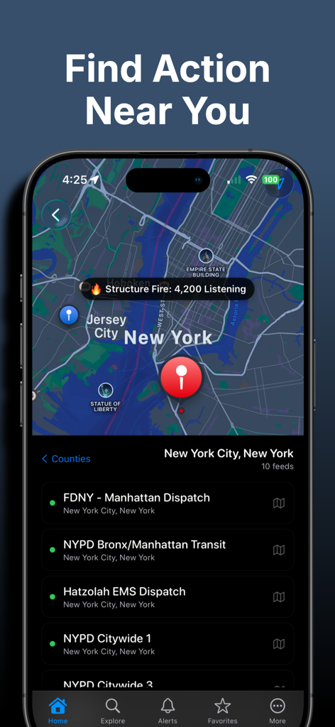 Police Scanner: Crime Radar - Una pantalla de smartphone que muestra un mapa interactivo de la ciudad de Nueva York con pines de emergencia rojos y azules y una lista de transmisiones de despacho locales.