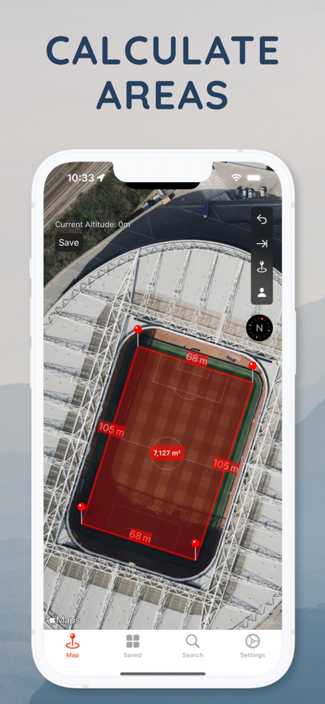 Un smartphone mostrando la aplicación Herramienta de Distancia midiendo el área de un campo de fútbol en un mapa satelital.