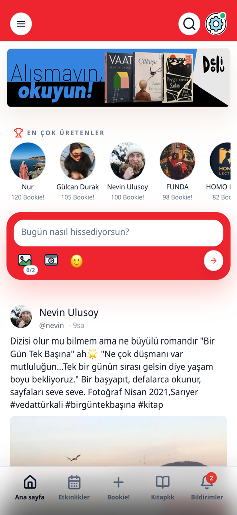 Book.Love - 독서가를 위한 소셜 커뮤니티 피드와 상위 기여자 섹션을 특징으로 하는 Book.Love 모바일 앱 홈 화면.