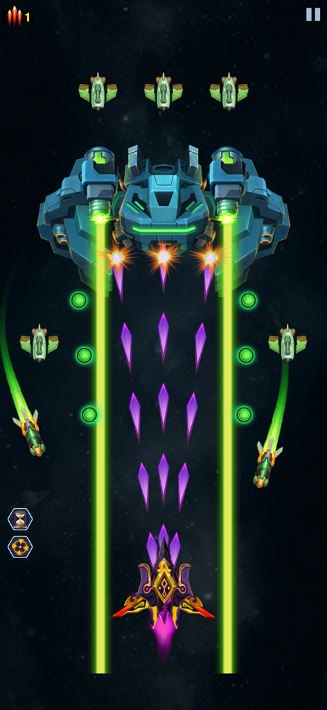 Galaxy Invaders - Space Attack - Gameplay de Galaxy Invaders Space Attack montrant un vaisseau spatial du joueur combattant un énorme boss extraterrestre avec des lasers verts.
