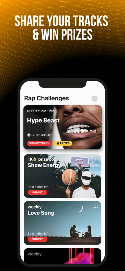 Rap Fame - Rap Music Studio - 현금 상금과 스튜디오 시간을 제공하는 주간 랩 챌린지를 보여주는 Rap Fame 앱 화면.