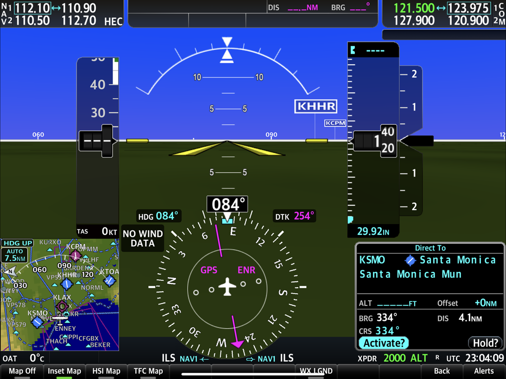 Interfaz de Pantalla de Vuelo Primaria (PFD) SIMiONIC G1000 NXi mostrando instrumentos de vuelo y ventana de navegación
