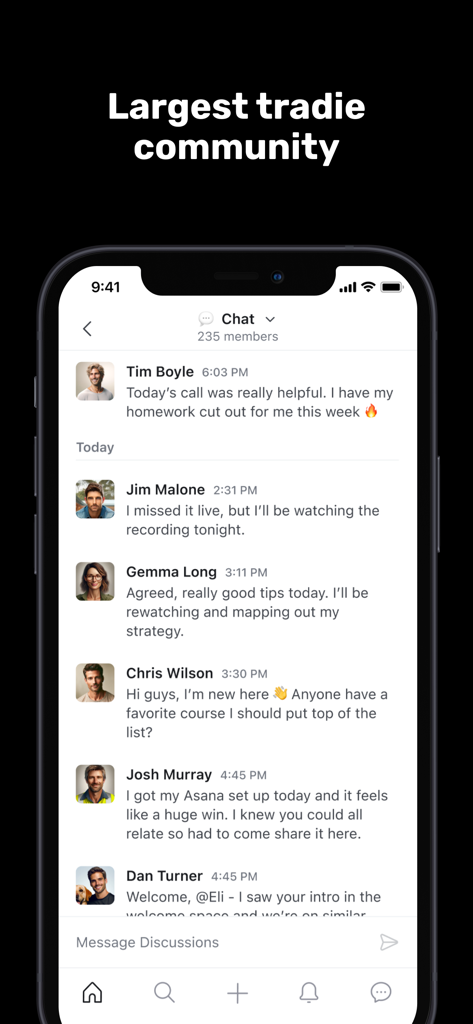 Interface de l'application mobile TRADIES montrant un chat de groupe pour la plus grande communauté de tradies.