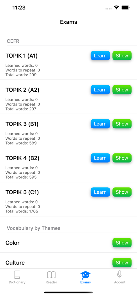 Korean: language dictionary - Interfaz de la aplicación de diccionario de idiomas coreano que muestra los niveles de preparación para el examen TOPIK y temas de vocabulario