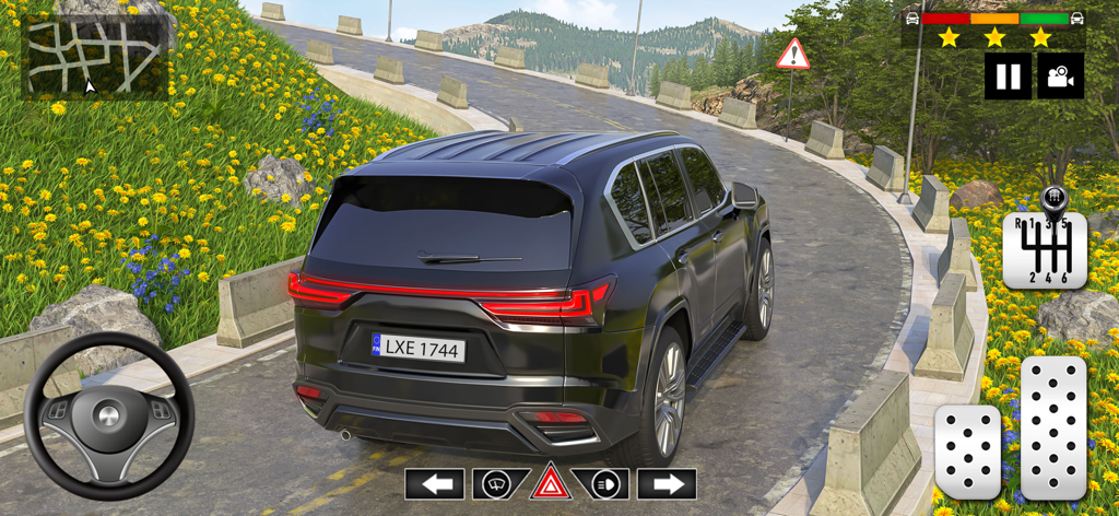 Gameplay de un SUV negro conduciendo por una carretera de montaña en el simulador de Autoescuela Real