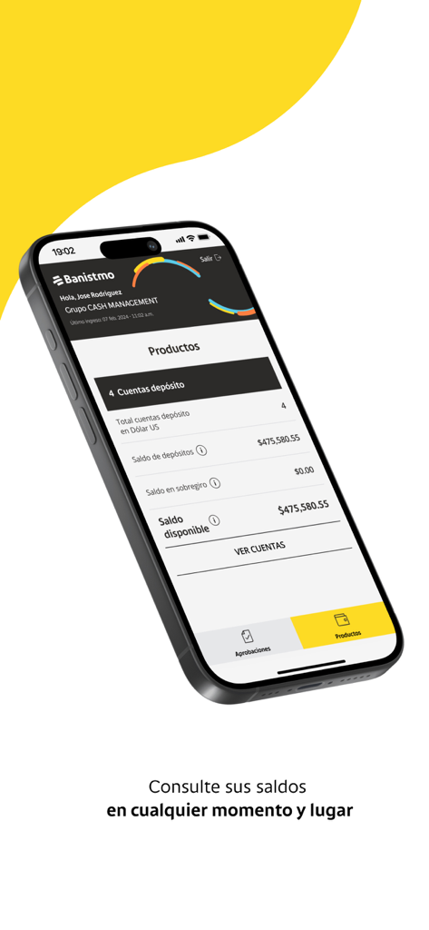 La app de banca de negocios Banistmo muestra los saldos de las cuentas de depósito en un smartphone.