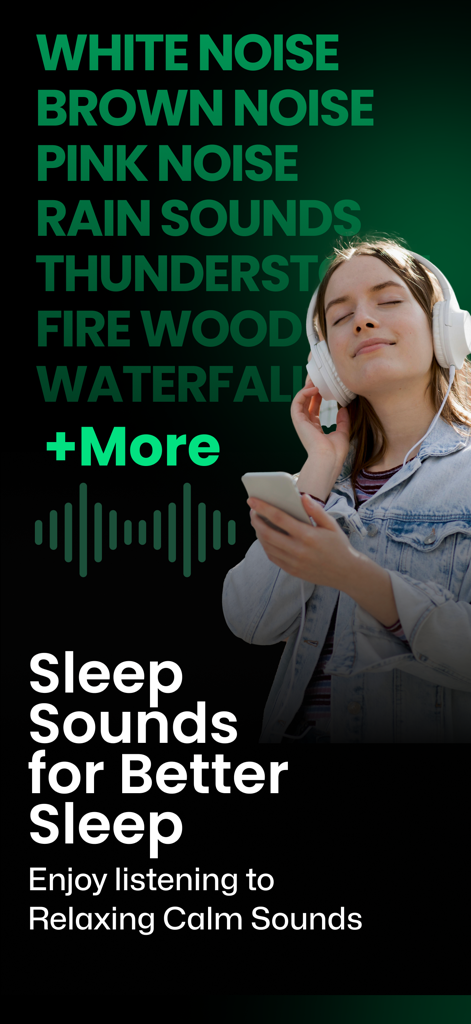 Una mujer con auriculares sonriendo mientras escucha relajantes sonidos para dormir de la App Ruido Verde