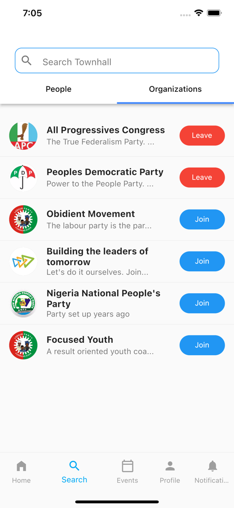 Interfaz de búsqueda de la aplicación Townhall que muestra una lista de organizaciones políticas y comunitarias con botones de unirse y salir